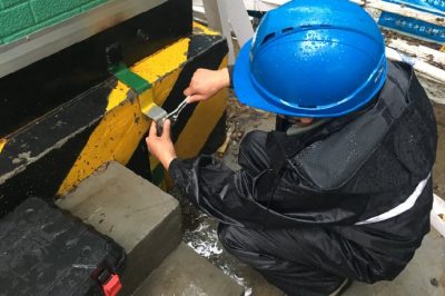 制作箱變接地線，保障設(shè)備增容及時(shí)送電