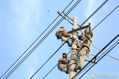 改造鹿灣變10千伏蔣莊105線路，原老舊線路全部更換為240絕緣導線