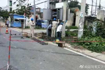 為確保迎峰度夏期間供電設備安全穩(wěn)定運行，國網淮安金湖縣供電公司進行配變升級改造