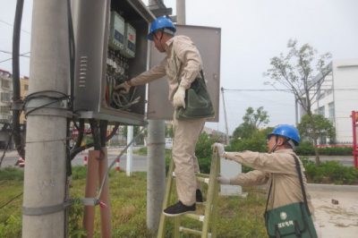 檢查更換配變箱內(nèi)的漏電保護(hù)器及設(shè)備，保障迎峰度夏安全供電