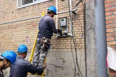 保定市徐水區(qū)供電公司改造低壓出線，提高供電可靠率