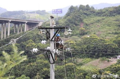 國網(wǎng)重慶綦南供電公司優(yōu)化配電網(wǎng)，助力小康路