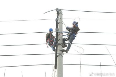 對施工人員進行電力設(shè)施保護宣傳